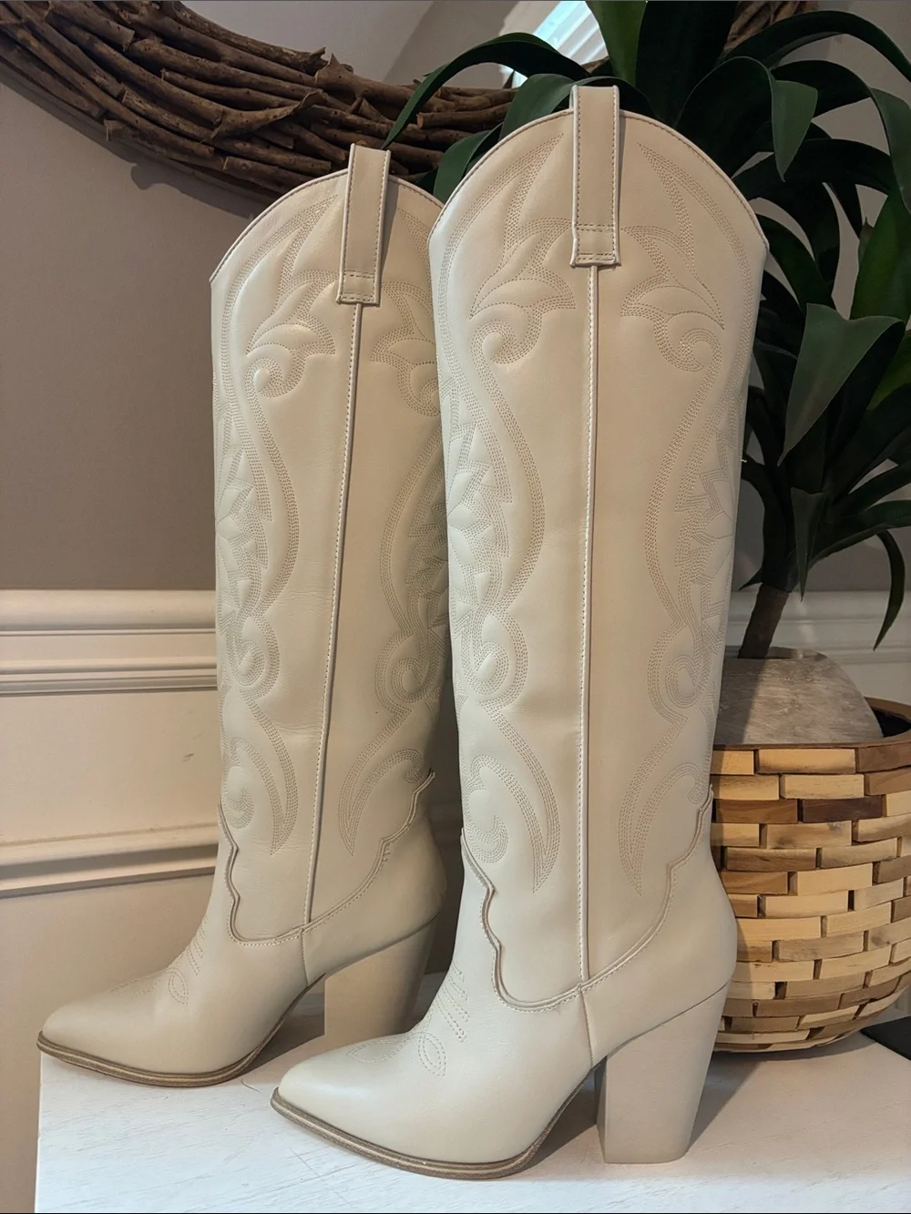 Steve Madden stylish cream